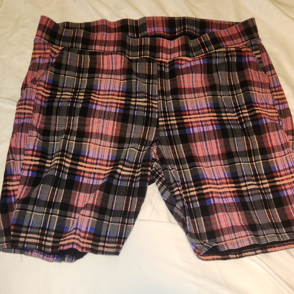 Torrid Plaid Shorts With Pockets Size 4